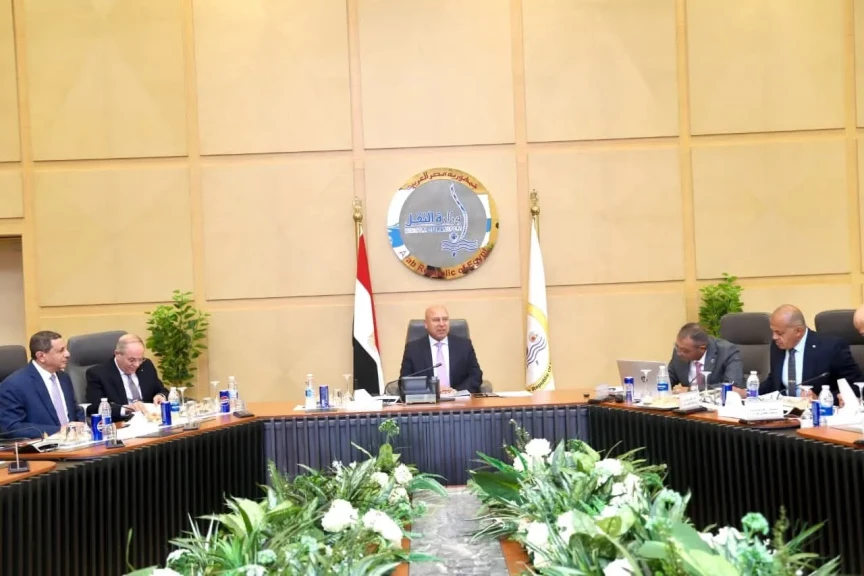 وزير الصناعة والنقل يترأس أعمال الجمعية العمومية العادية لشركة القاهرة للعبّارات