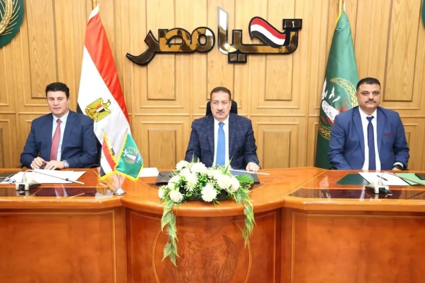 محافظ المنوفية يتابع خطة إستلام مشروعات حياة كريمة  بقطاعات الصحة والطرق