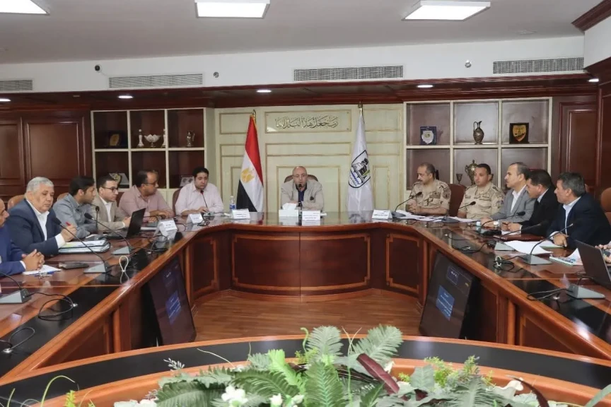 محافظ بني سويف يعقد اجتماعا لمتابعة موقف مشروعات المبادرة الرئاسية حياة كريمة