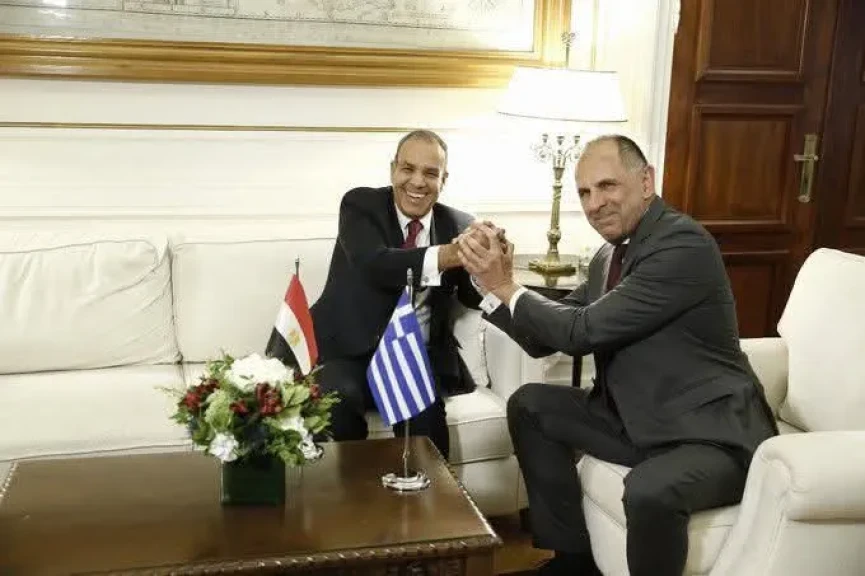 وزير الخارجية يلتقى مع نظيره اليوناني في أثينا
