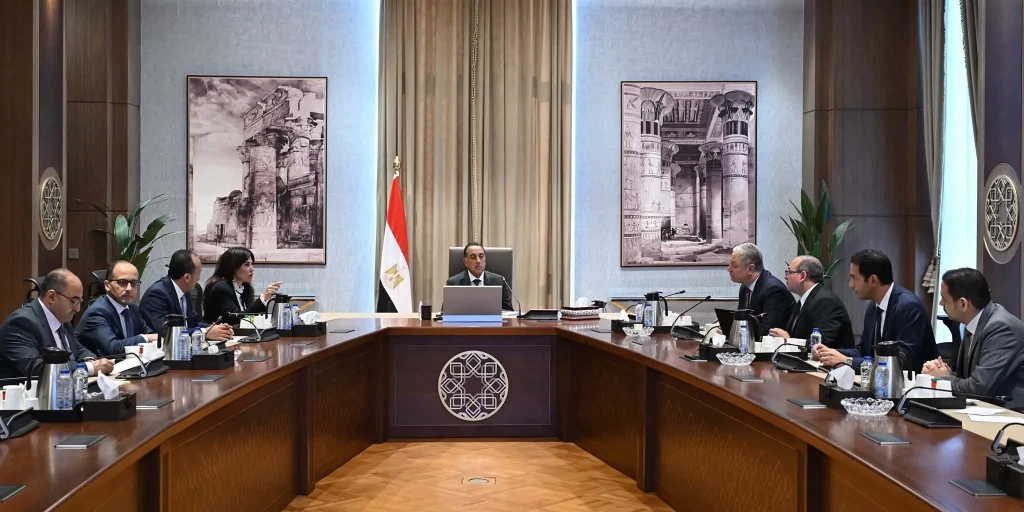 رئيس الوزراء يتابع مستجدات الموقف التنفيذي لمشروعات المبادرة الرئاسية ”حياة كريمة”