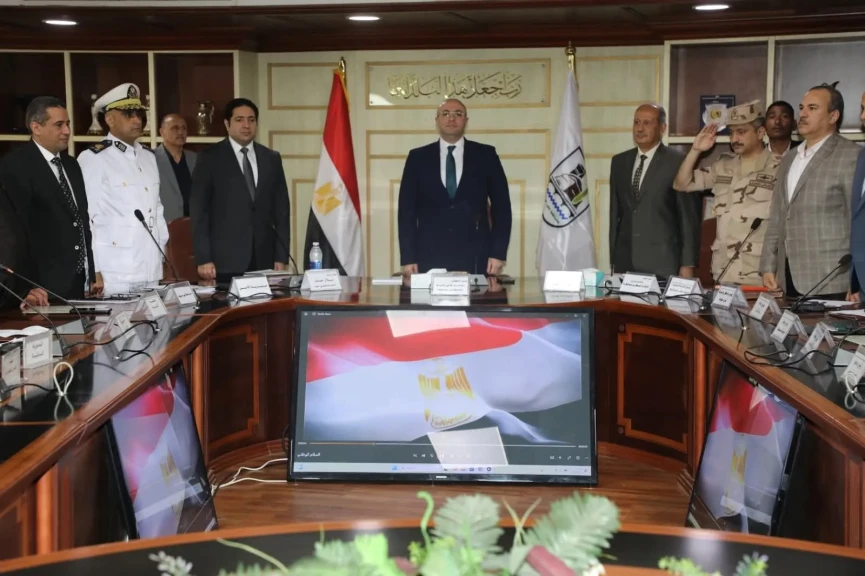 محافظ بنى سويف يُوجّه الشكر للجهاز التنفيذى لجهودهم فى انتخابات مجلس الشيوخ 2025