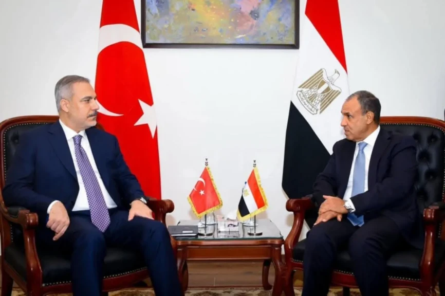 وزير الخارجية يبحث مع نظيره التركي تعزيز العلاقات والتطورات في غزة وليبيا