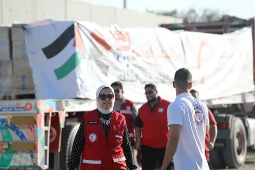 المديرة التنفيذية للهلال الأحمر المصري تتفقد العمل بالمراكز اللوجستية للجمعية بالعريش