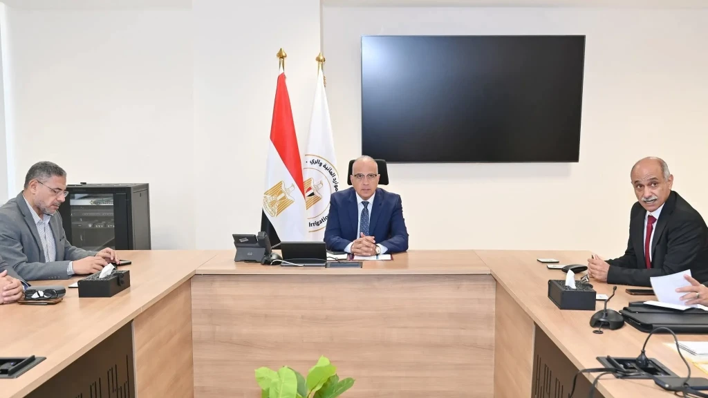 وزير الري يتابع أعمال تطوير منظومة المراقبة والتشغيل بالسد العالى