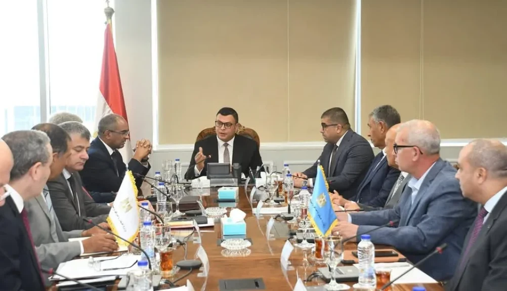 وزير الإسكان يتابع موقف التغذية الكهربائية لمحطات مياه الشرب والصرف الصحي بالمدن الجديدة