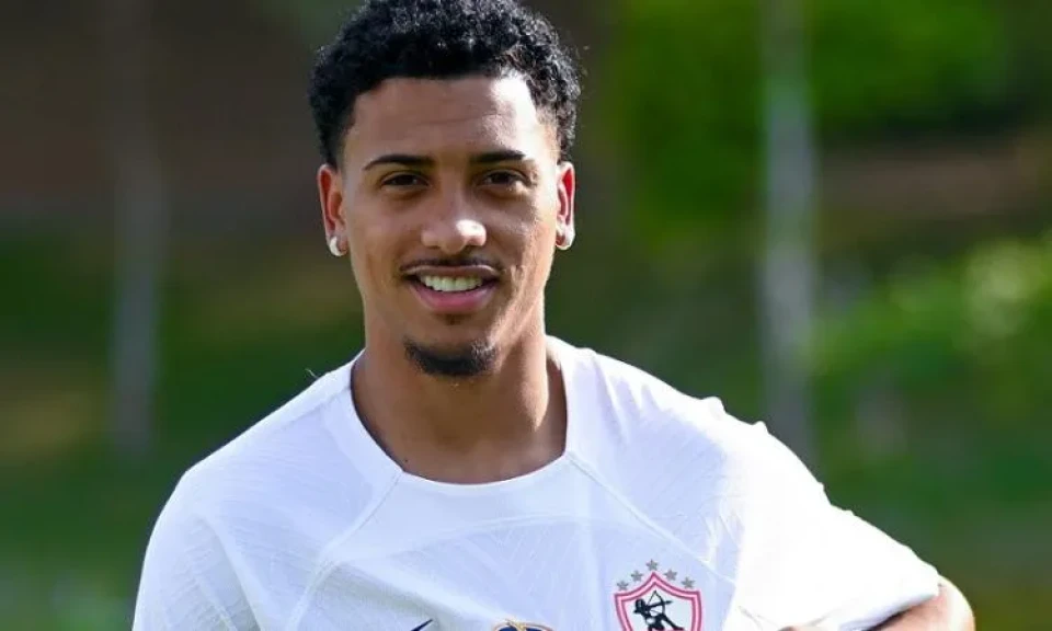 ممر شرفي من لاعبي الزمالك للبرازيلي ”ألفينا”.. والفريق يؤدي تدريبات بدنية