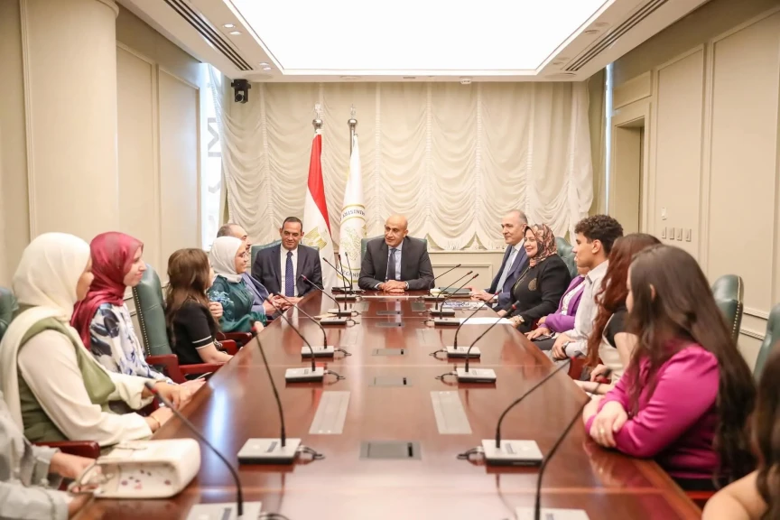 وزير التربية والتعليم  يكرم الطلاب أوائل مدارس النيل المصرية الدولية