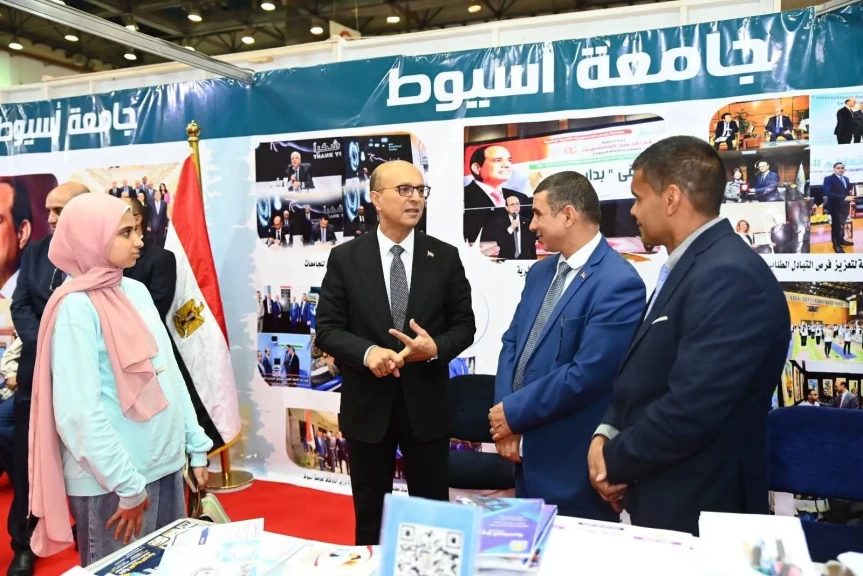 المنشاوي يتفقد أجنحة جامعات أسيوط الحكومية والأهلية والتكنولوجية الدولية في معرض «يوني إيجيبت 2025»