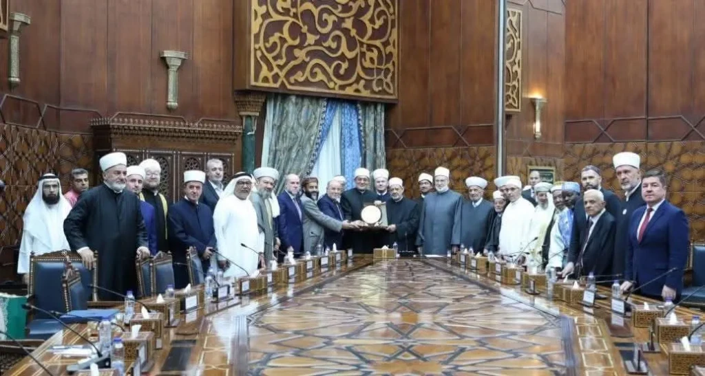 شيخ الأزهر يلتقي وزراء الشؤون الدينية والمفتين ورؤساء المجامع الفقهية من 30 دولة