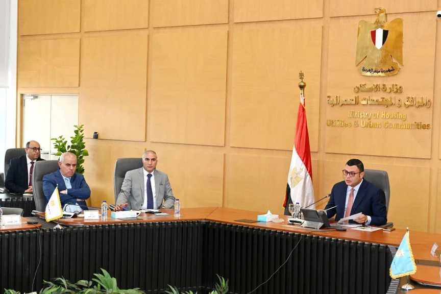 وزير الإسكان يعقد إجتماعا لمتابعة تخصيص الوحدات السكنية للموظفين المنتقلين للعاصفة الإدارية