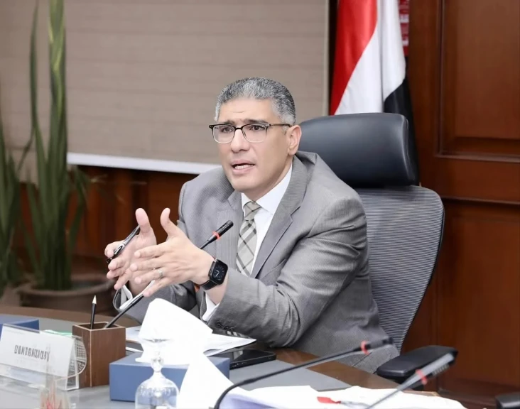 محافظ الجيزة :  توفير حرم آمن لسير المواطنين ومنع أي تعديات أو إشغالات تعيق حركتهم