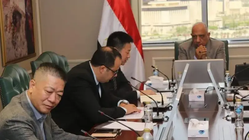 وزير الكهرباء يبحث مع شركة انكورا الصينية توطين صناعة المهمات الكهربائية