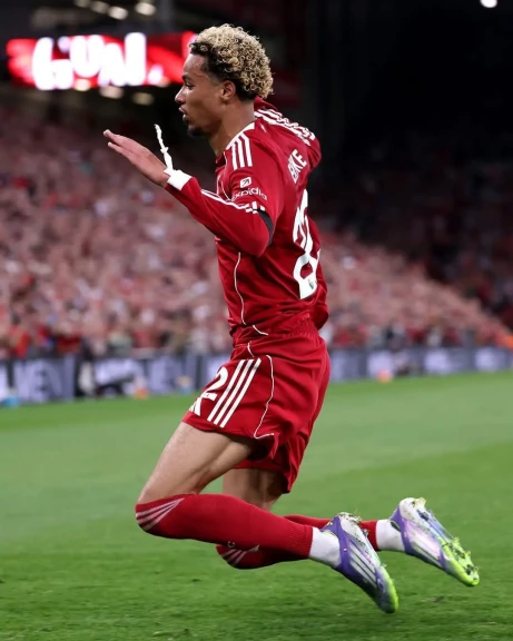 ليفربول يفوز على بورنموث برباعيه بالدوري الانجليزي