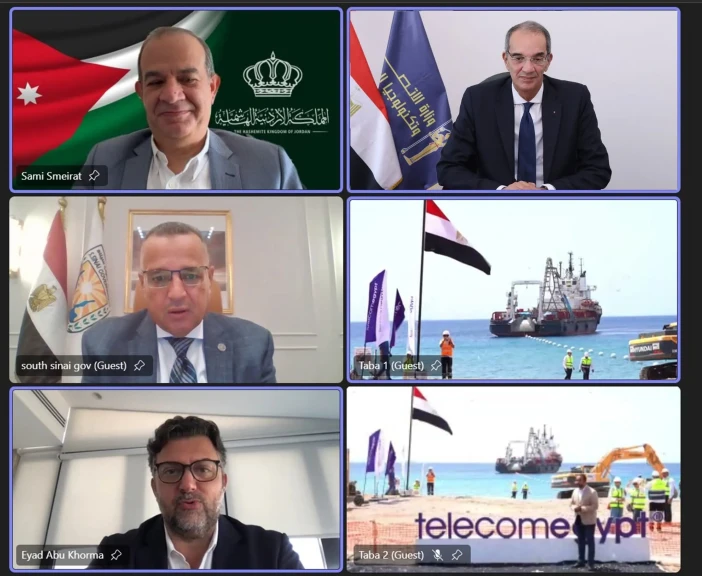 وزير الاتصالات المصري والأردنى يشهدان عملية إنزال الكابل البحرى عالى السعة ”كورال بريدج” فى مدينة طابا
