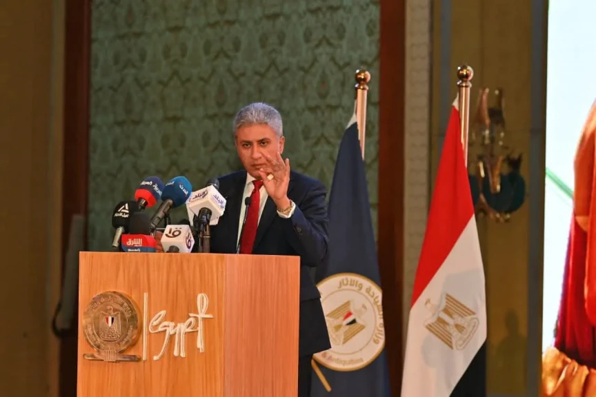 وزير السياحة والآثار يطلق حملة ترويجية لتسليط الضوء على أهمية السياحة