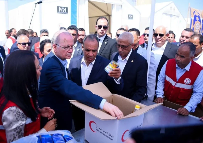 وزير الخارجية ورئيس الوزراء الفلسطيني يزوران مركز الإمداد الغذائي ”المطبخ الإنساني” بالشيخ زويد