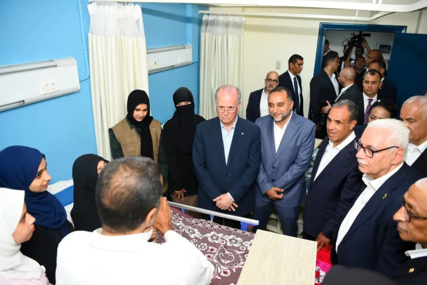 وزير الخارجية ورئيس الوزراء الفلسطيني يزوران جرحى فلسطين بمستشفى العريش..صور
