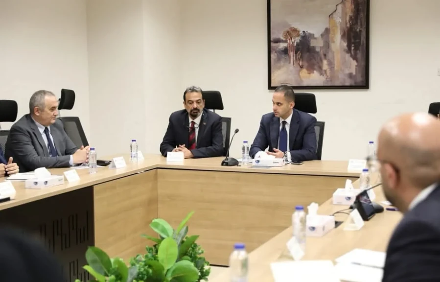 نائب وزير الصحة يترأس اجتماعًا لتطوير آليات معايير السلامة والصحة المهنية في المنشآت الطبية