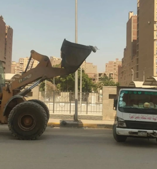 محافظة الجيزة: رفع 950 طن مخلفات في حملات نظافة مكثفة بعدد من الأحياء وطلاء وترميم البلدورات