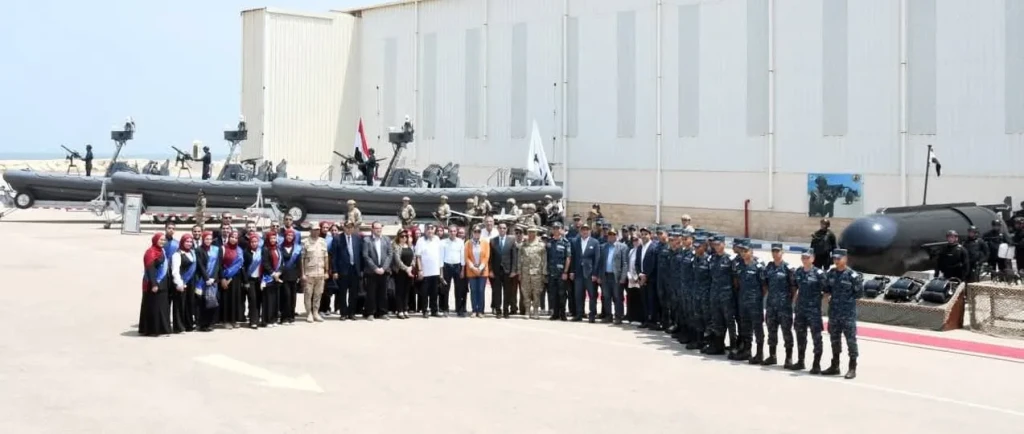 القوات المسلحة تنظم زيارة لوفد من الإعلاميين وطلبة الأكاديمية العسكرية وطلبة الجامعات لإحدى الوحدات الخاصة البحرية