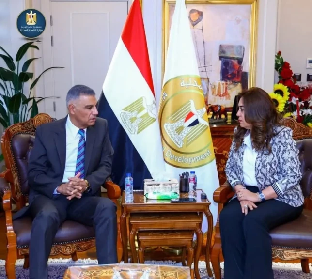 وزيرة التنمية المحلية تستقبل محافظ أسوان