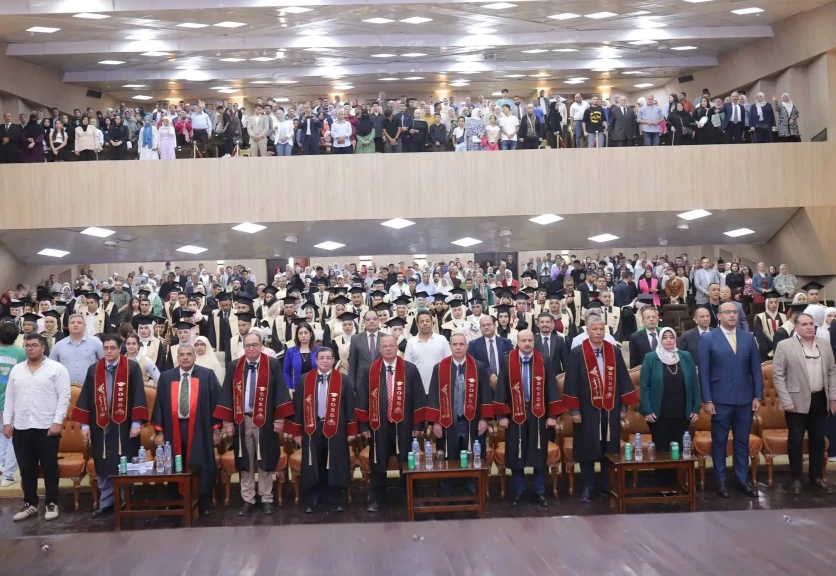 جامعة بنها تنظم حفل تخرج دفعة جديدة من طلاب كلية العلوم