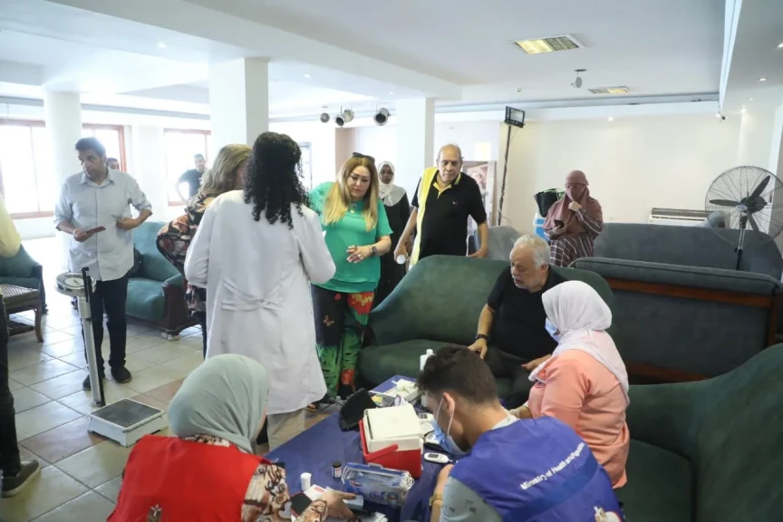 الصحة تنظم قافلة طبية متنقلة ضمن حملة ”100 يوم صحة” لدعم صحة المرأة بنقابة المهن التمثيلية