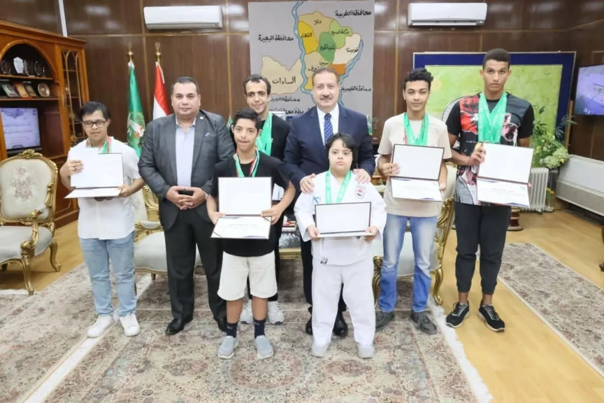 محافظ المنوفية يكرم عدداً من ذوي الهمم المتميزين رياضياً