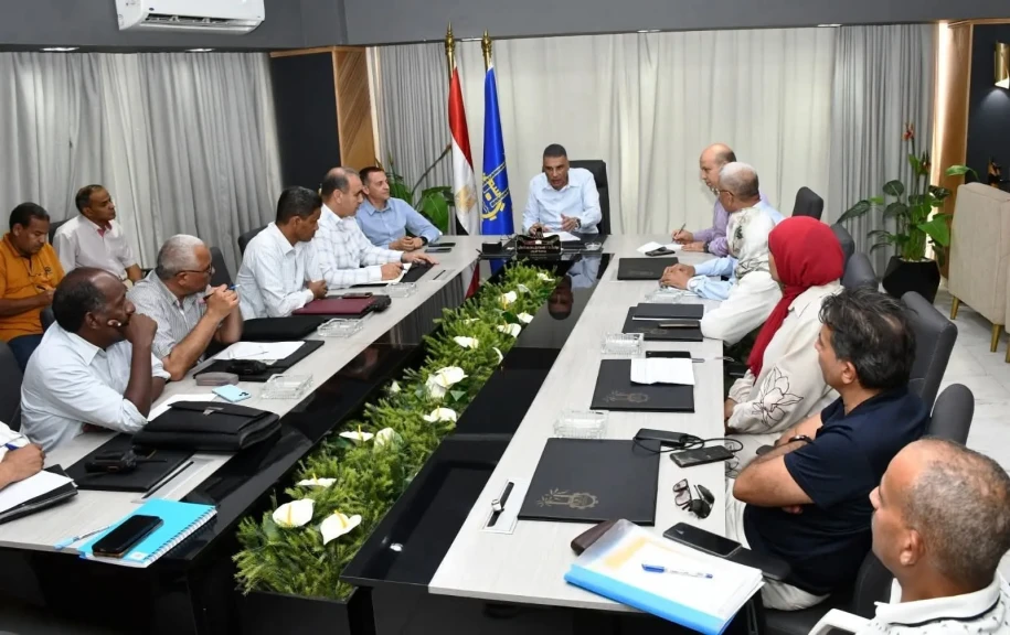 محافظ اسوان يترأس الإجتماع التنسيقي لعرض موقف مشروعات الهيئة القومية لمياه الشرب