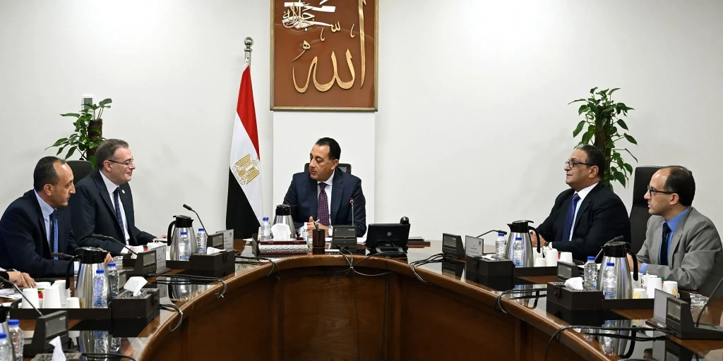 رئيس الوزراء يبحث مع رئيس ”المركزي للتنظيم والإدارة” جهود الجهاز في تطوير العمل الإداري وتنفيذ خطط الإصلاح المؤسسي