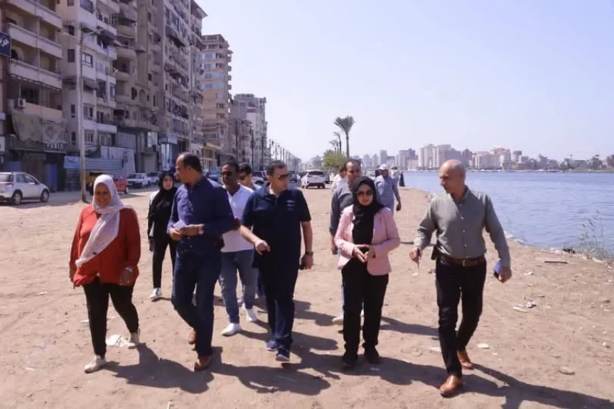 تنفيذًا لتوجيهات محافظ دمياط..  نائب محافظ دمياط تتفقد كورنيش النيل وتشدد على الالتزام بمعايير النظافة