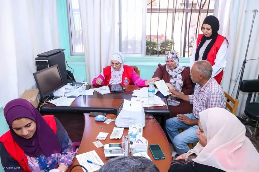 استمرار أعمال المبادرة الرئاسية ”100 يوم صحة” بميناء دمياط .. ووفد من ”الصحة” يتابع جهود الفريق الطبي