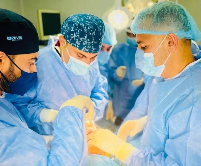 تدريسي كلية طب المستنصرية ببغداد يجري عملية تبديل مفصل الركبة الكامل تعيد الأمل لمريض في الخمسين بالعمر في مستشفى اليرموك التعليمي