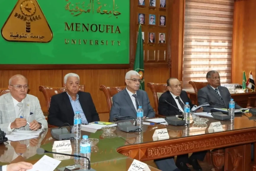 رئيس جامعة المنوفية يعقد اللجنة العليا لتحديث الخطة الاستراتيجية للجامعة  ٢٠٢٥/ ٢٠٣٠