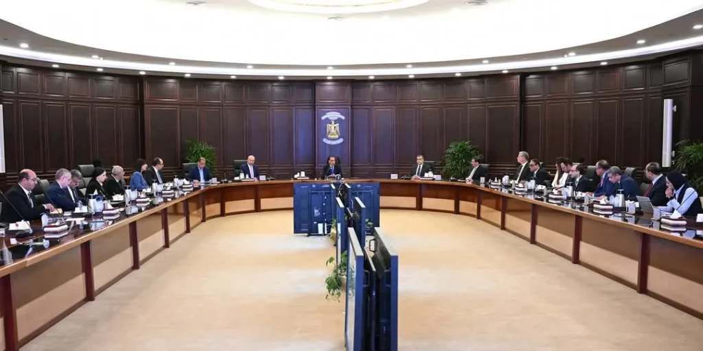 رئيس الوزراء يتابع جهود توفير المنتجات البترولية لقطاعي الصناعة والزراعة والقطاعات التنموية المختلفة