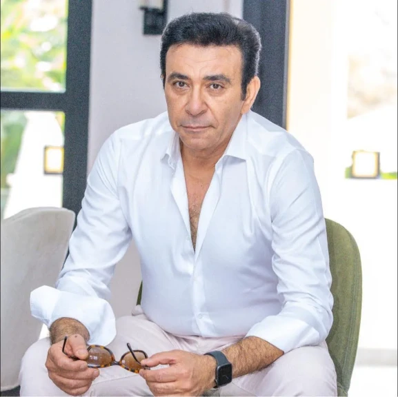 وفاة الإعلامي عاطف كامل