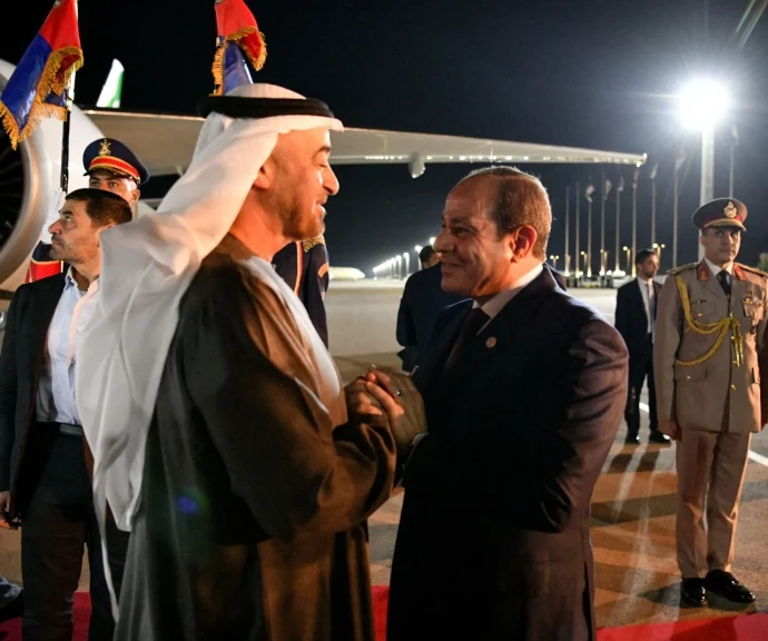 بالصور... الرئيس السيسي يستقبل بمطار العلمين الشيخ محمد بن زايد آل نهيان رئيس دولة الإمارات العربية المتحدة