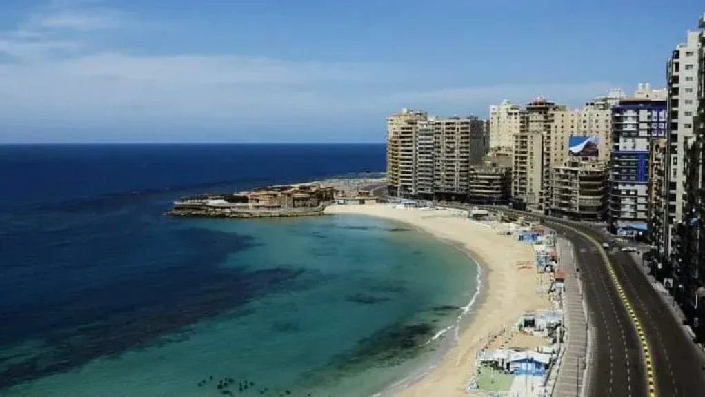 ”مصايف الإسكندرية”: إعادة فتح الشواطئ الأربعاء مع منع نزول المياه نهائيا