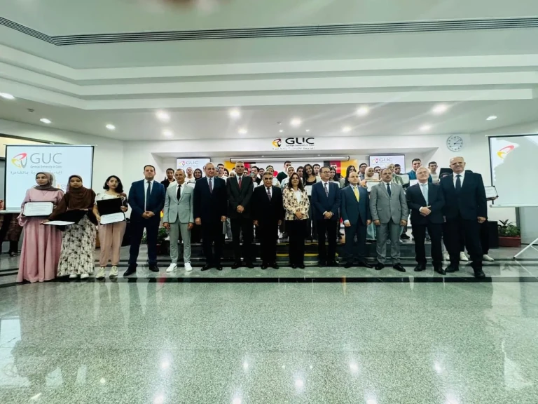 محافظ كفرالشيخ يشهد احتفالية تكريم أوائل الثانوية العامة الحاصلين على المنح المجانية بالجامعة الألمانية بالقاهرة