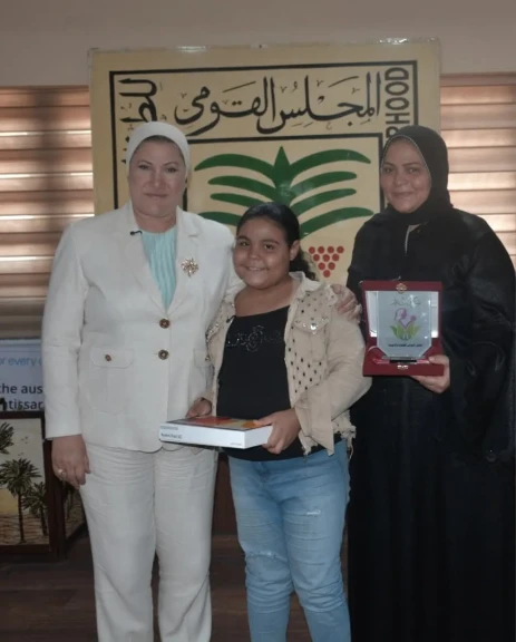 رئيسة المجلس القومي للطفولة والأمومة تكرم الطفلة ”هايدي” وتنصبها سفيرة المجلس للرحمة