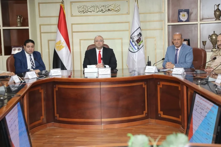 محافظ بني سويف يتابع  أعمال فتح اللجان وانتظام التصويت لجولة الإعادة لانتخابات الشوري