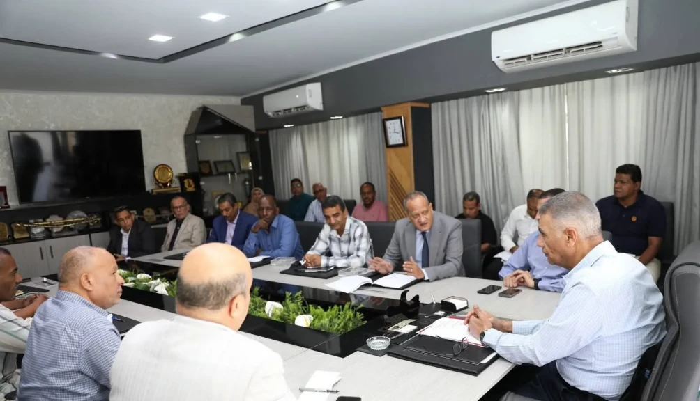 محافظ أسوان يعقد إجتماع موسع .أستعدادا  لإستقبال العام الدراسى الجديد