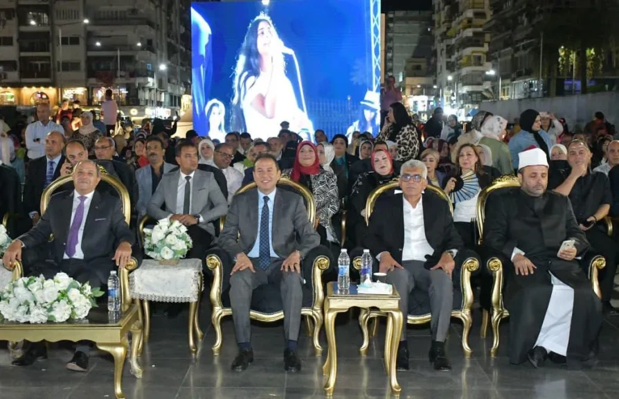 محافظ بورسعيد يكرم أوائل الثانوية العامة والأزهرية والتعليم الفني والفائزين بالجوائز الدولية