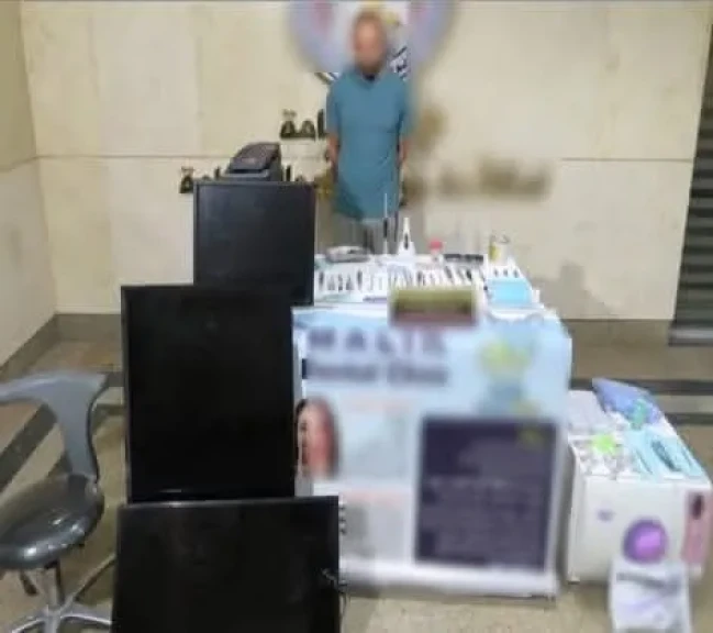 الداخلية: ضبط أحد الأشخاص بإنتحال صفة طبيب أسنان والنصب والإحتيال على المواطنين