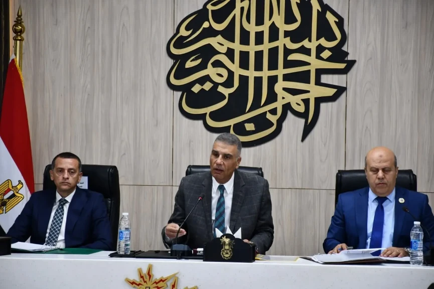 محافظ أسوان: سرعة إنجاز مشروعات الخطة الاستثمارية 2025/2026