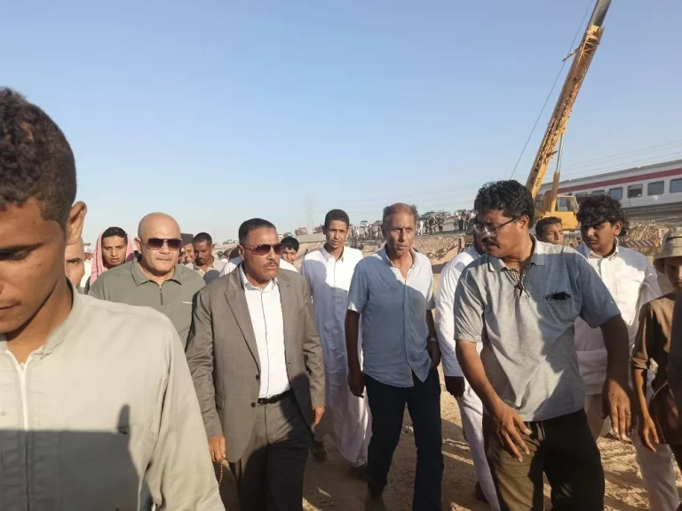 محافظ مطروح يتحرك على الفور لمتابعة حادث انقلاب قطار زاوية العوامة . .صور