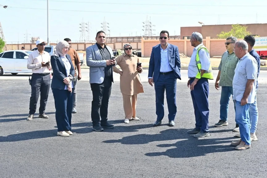 وزير الإسكان يتابع موقف تطوير الطرق والمرافق بالمناطق الصناعية بمساحة 2560 فدانا بالعاشر من رمضان