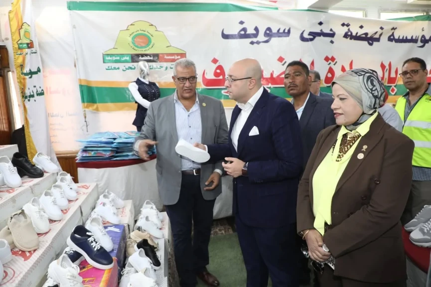 محافظ بني سويف يفتتح المعرض السنوي لتوزيع الزي المدرسي على أبناء  15 ألف أسرة