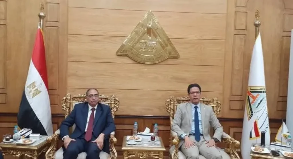 الجيزاوي يبحث مع مسئولى شركة وادى النيل عقبات تنفيذ مشروع مستشفي بنها الجامعي الجديد